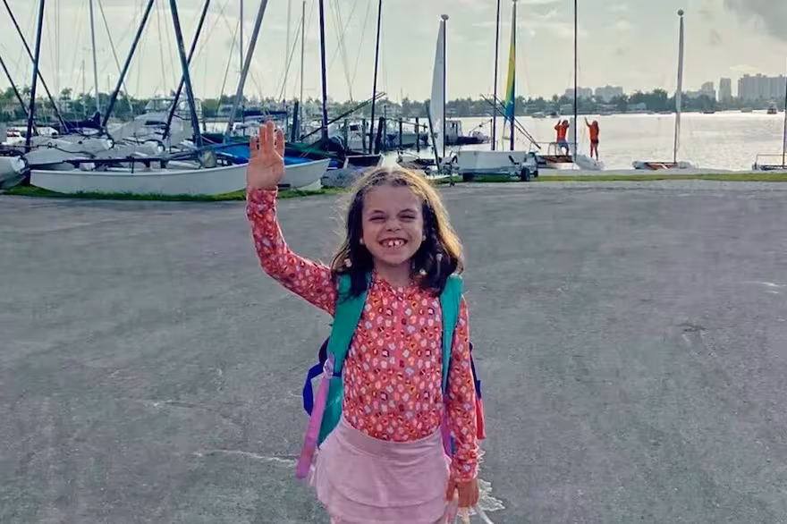 Calena Areyan Gruber, una de la niñas que fue internada por el accidente náutico en Miami y que luego fue dada de alta.
